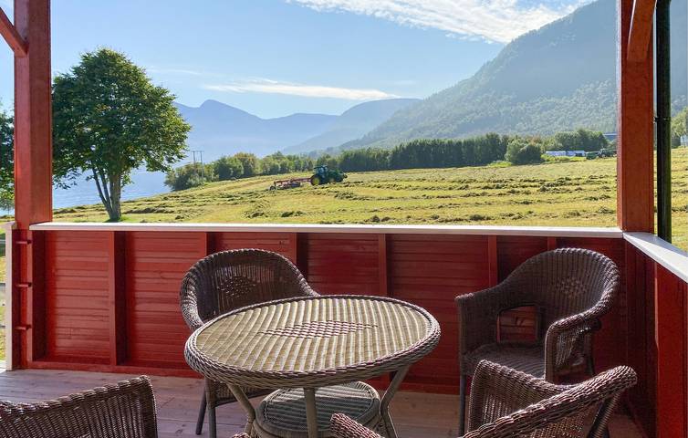 Ferienhaus für 5 Personen mit Terrasse in Vestnes, Nördliches Fjordnorwegen
