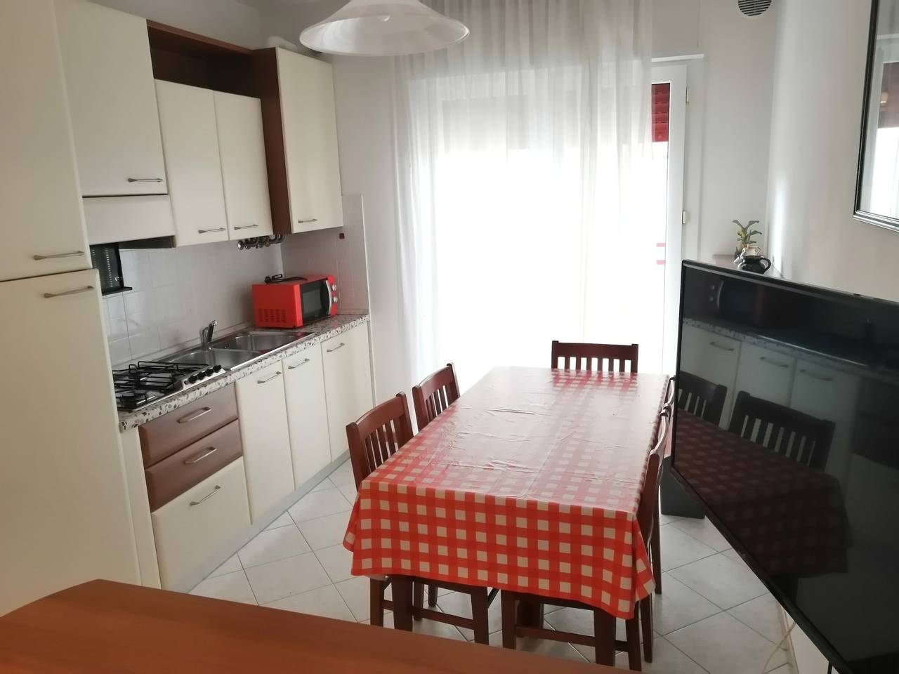 Ganze Wohnung, Ferienwohnung 'Acapulco Residence 101' mit Gemeinschaftspool, privater Terrasse und Balkon in Lido di Jesolo, Jesolo