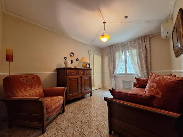 Location de vacances pour 3 personnes, avec jardin et terrasse ainsi que vue et piscine à Aramon - 4