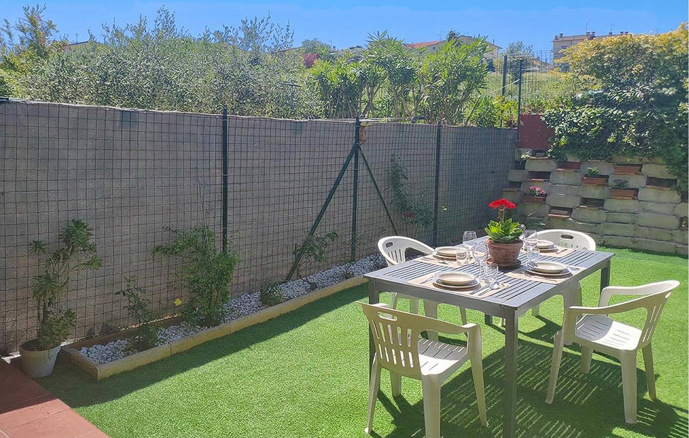 Appartamento intero, Appartamento vacanze per 4 persone con giardino in San Costanzo, Valle del Metauro