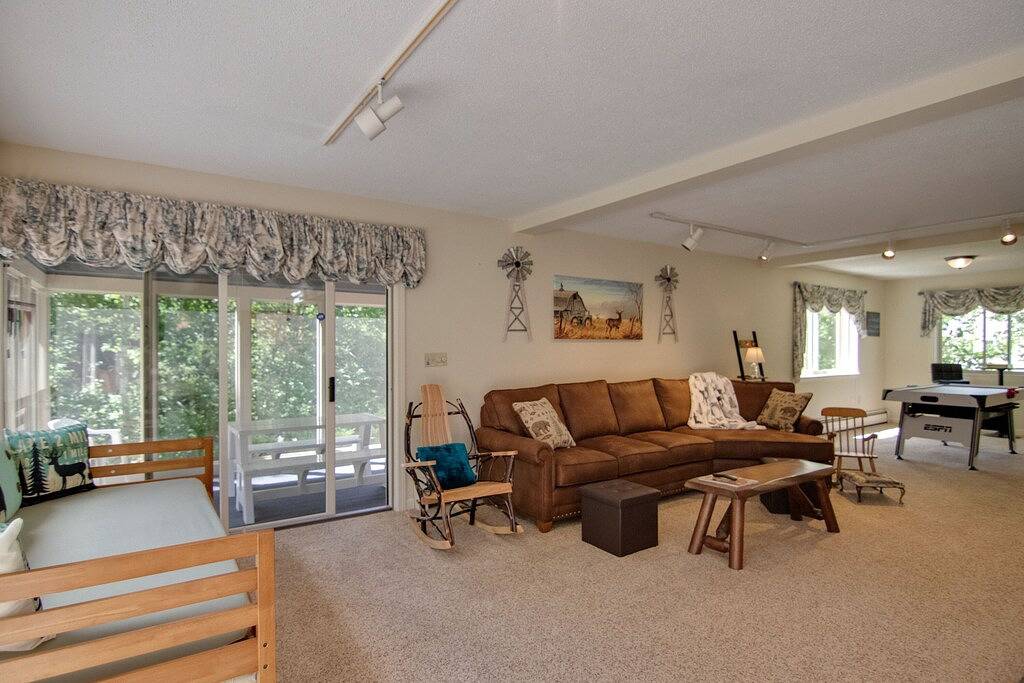 Picturesque Ski getaway close to Loon Mountain and Waterville Valley Ski Resorts in Thornton, Grafton County