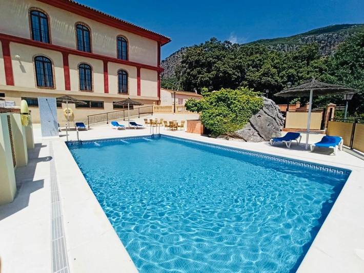 Apartamento, con Terraza además de Piscina y Vistas en Ubrique