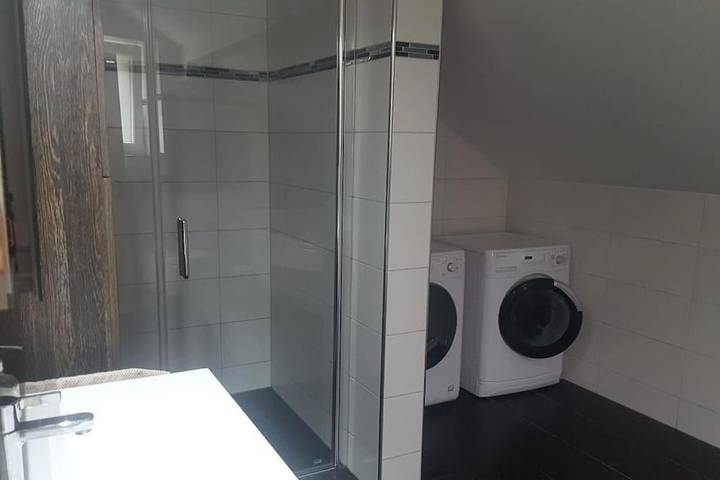 Gîte pour 5 personnes, avec jacuzzi et balcon, adapté aux familles à Brienz - 4