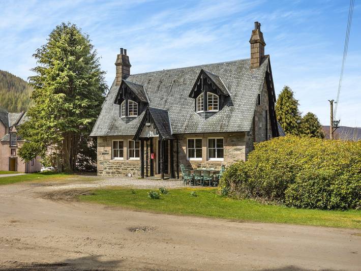 Log cabin for 8 people, with Garden in Glenshee