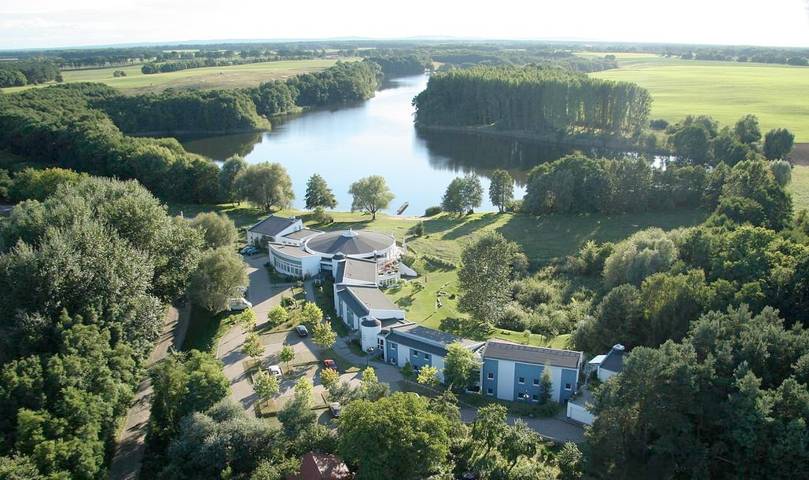 Hotel für 12 Personen, mit Balkon und Terrasse sowie Garten und Ausblick in Falkenhagen (Mark)