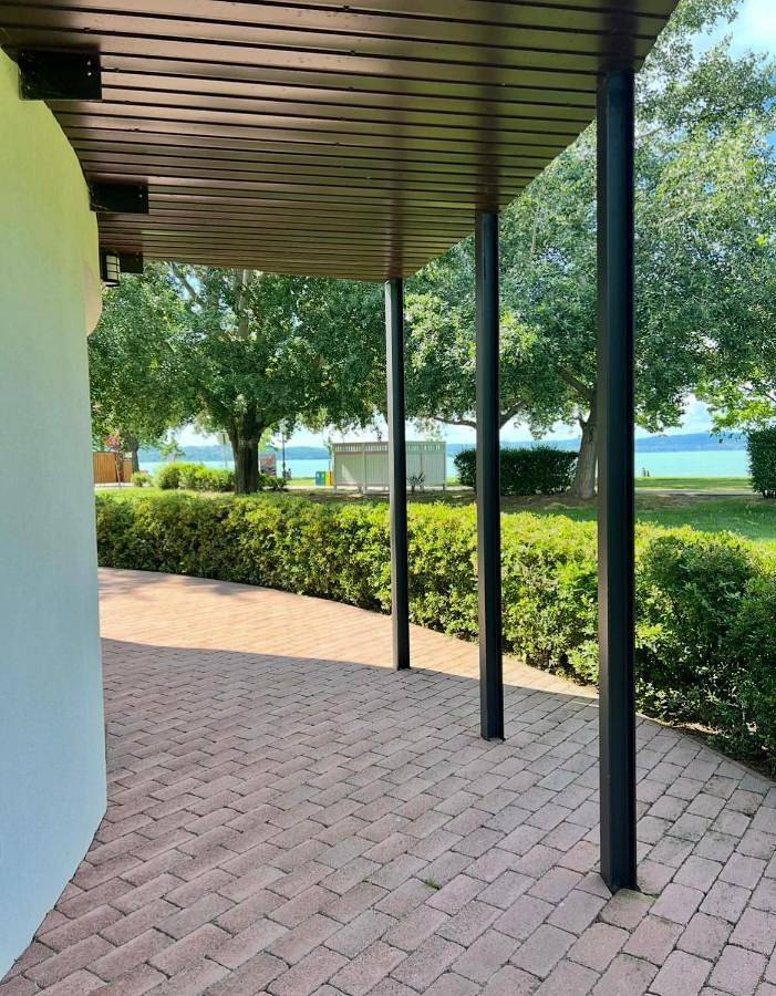 Ferienwohnung für 4 Personen, mit Garten und Ausblick sowie Seeblick in Zamardi