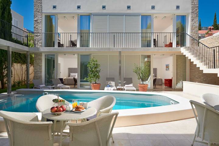 Villa pour 16 personnes, avec vue sur l’océan ainsi que piscine et terrasse à Bol