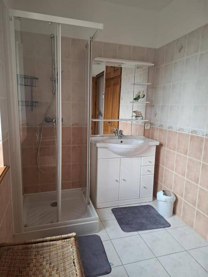 Location de vacances pour 8 personnes, avec jardin et terrasse à Asquins - 3