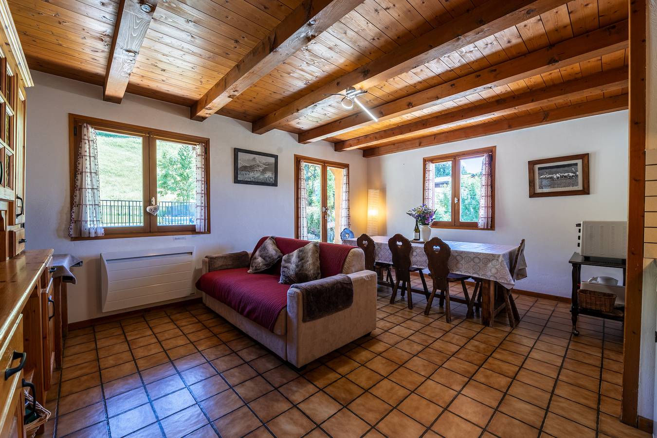 Appartement entier, Appartement 'L'Hermine, Piscine Et Aire De Jeux' avec vue sur les montagnes, terrasse et Wi-Fi in Crest-Voland, Région d'Albertville