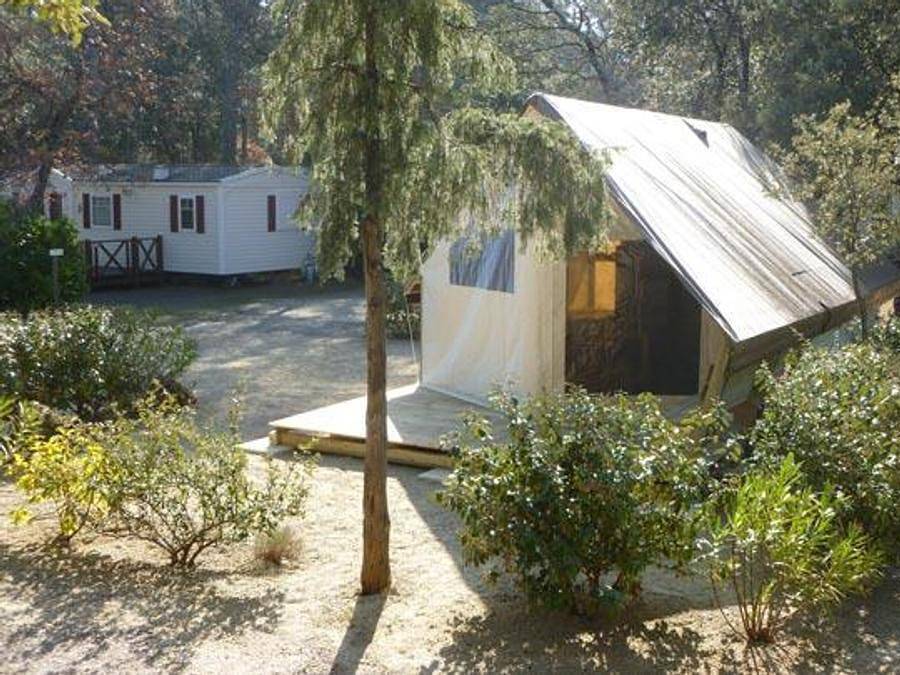 Camping le Relais de la Bresque - Tienda de lona y madera 4 personas - Tienda Junior 21 m² (sin sanitarios) - 2 dormitorios in Sillans-la-Cascade, Región Brignoles