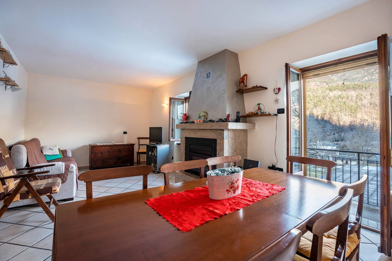 Entire apartment, Apartment 'Daniela' with Mountain View, Balcony and Wi-Fi in Comune di Druogno, Ticino Alps and Verbano