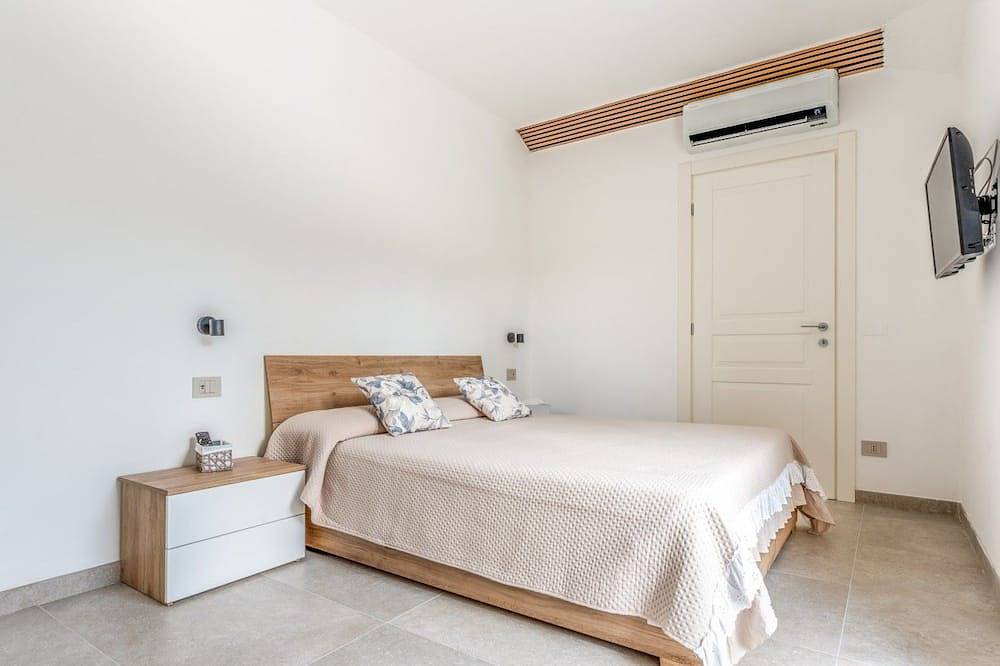 Appartement entier, Casa Sale: Ocean-View Apartment in Taggia with Heated Hot Tub in Taggia (City), Taggia