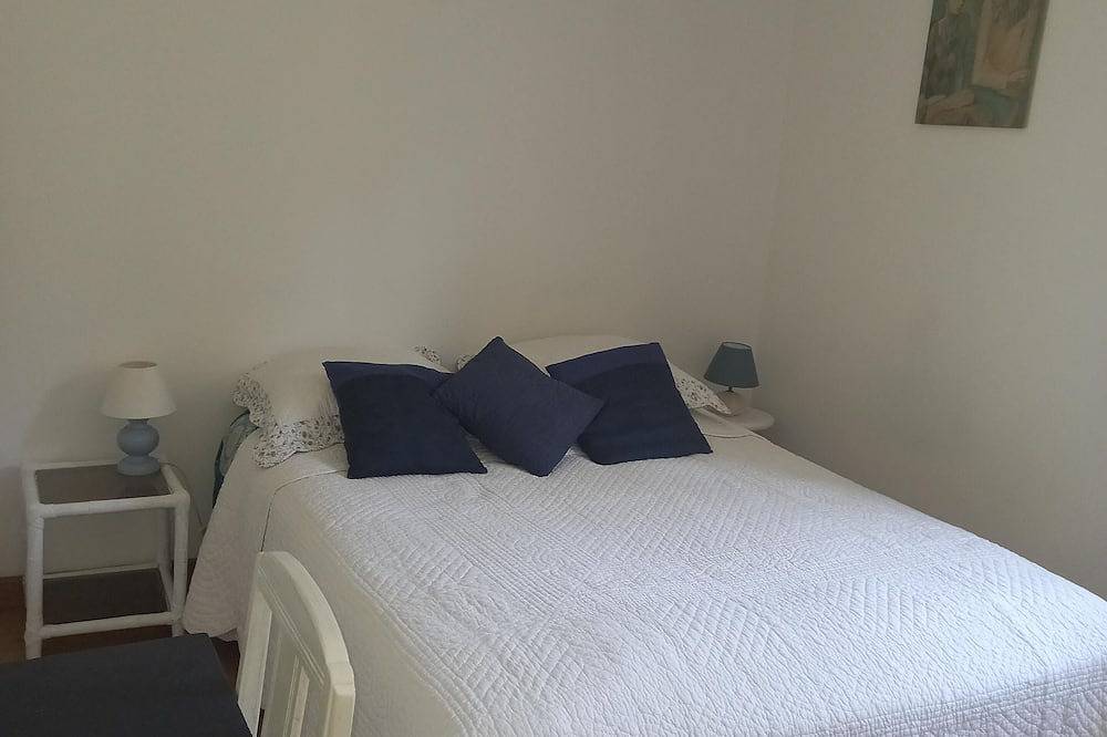 En-suite room in charming house in Tourrettes-sur-Loup, Mediterranean Coast (France)