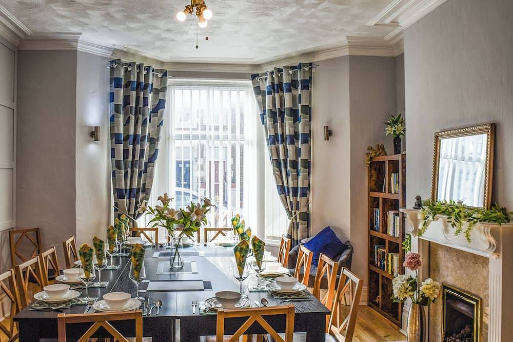 Log Cabin for 14 People in Blackpool, North West England