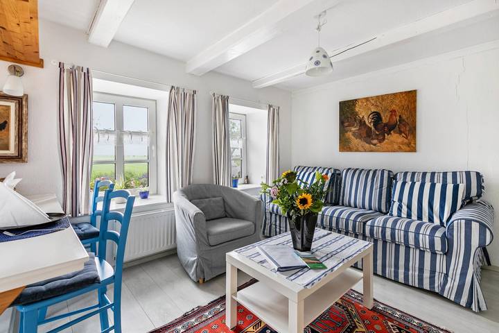 Ganze Wohnung, Ferienwohnung 'Mein Haus Ost' mit Gemeinschaftsterrasse, Gemeinschaftsgarten und Wlan in Pellworm, Nordfriesland