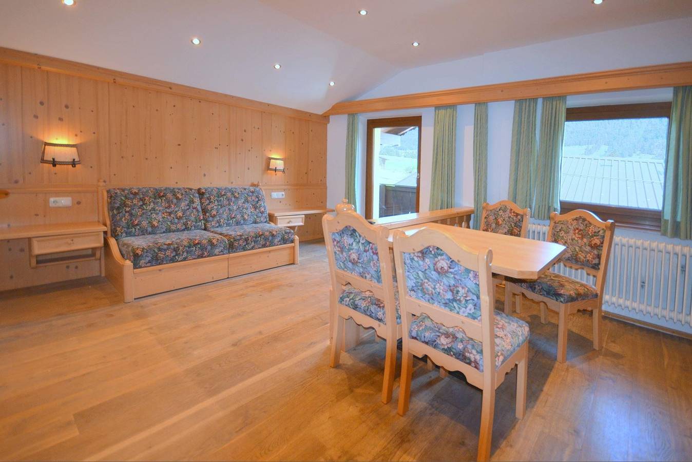 Ganze Ferienwohnung, Ap. Type 2, 2-Raum, 2 Bäder, Balkon Straßenseite in Walchsee, Kaiserwinkl