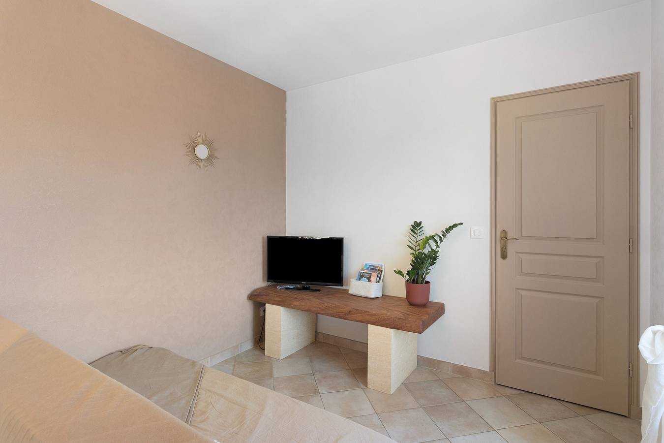 Appartement entier, Gîte «Arboréa» avec piscine partagée, terrasse privée et Wi-Fi in Proissans, Périgord Noir