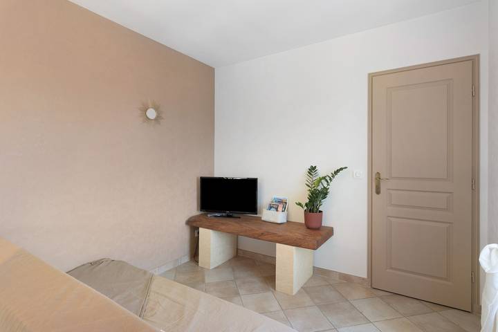 Gîte pour 3 personnes, avec jardin à Proissans - 2