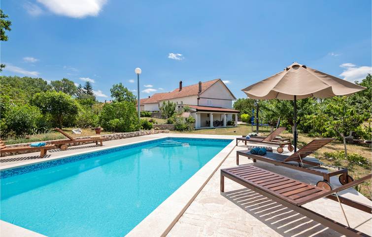 Gemütliche 125 m² große Wohnung mit Pool, Terrasse und WLAN in der Nähe des Flusses Ričina in Imotski, Makarska Riviera