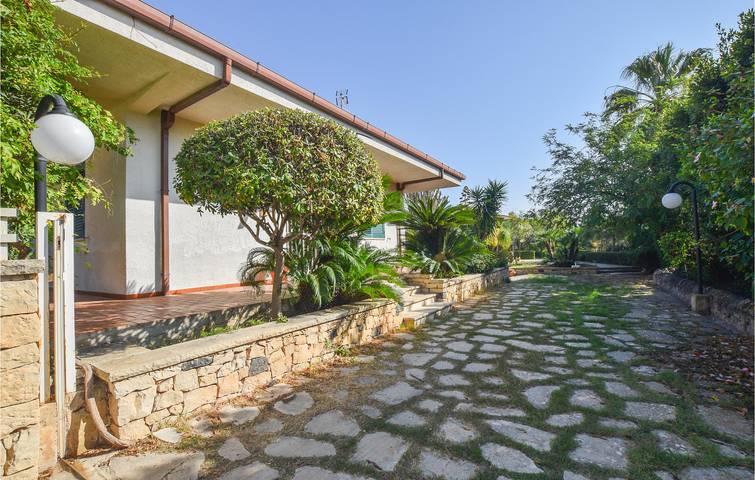 Acogedor apartamento de 180 m2 con aire acondicionado, aparcamiento, terraza y WiFi in Marina di Modica, Módica