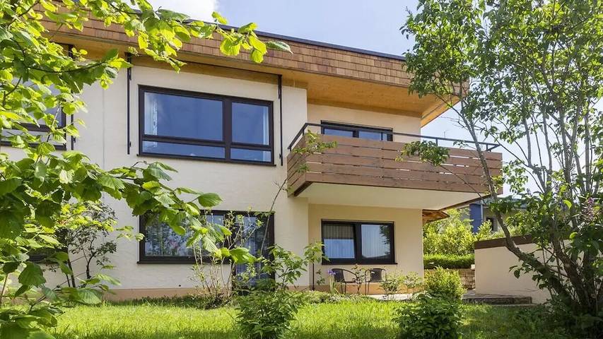 Ferienhaus für 4 Personen, mit Balkon und Terrasse sowie Garten