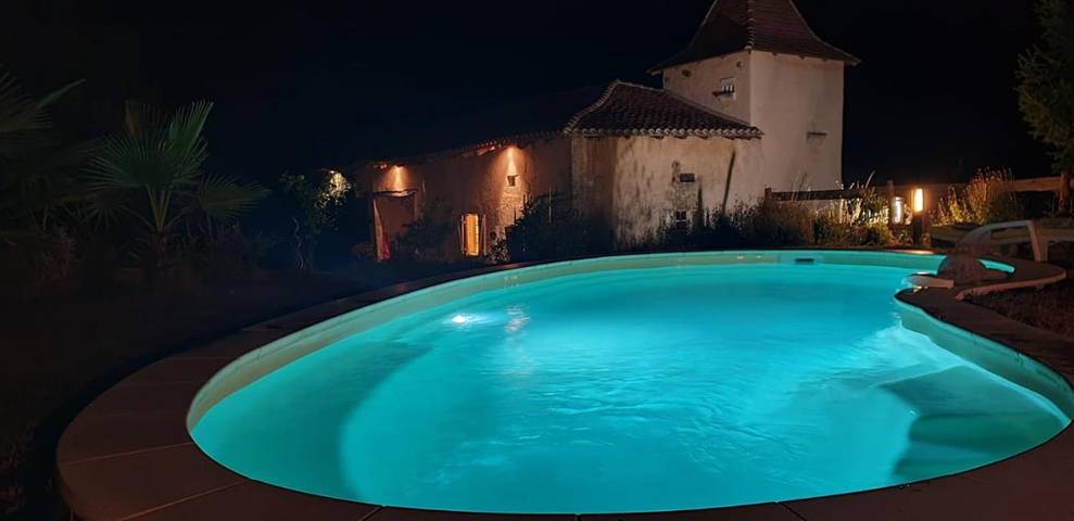 Gîte pour 4 personnes, avec piscine ainsi que vue et jardin à Verteillac - 3