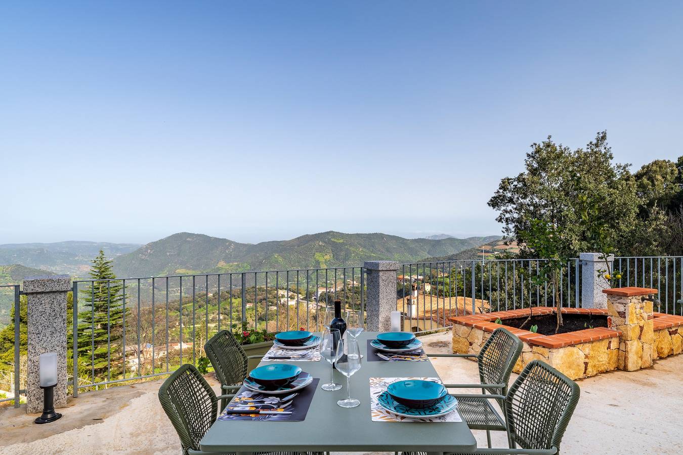 Casa vacanze 'Jerzu S'essia De Su Santu 1' con vista mare, Wi-Fi e aria condizionata in Jerzu, Barbagia