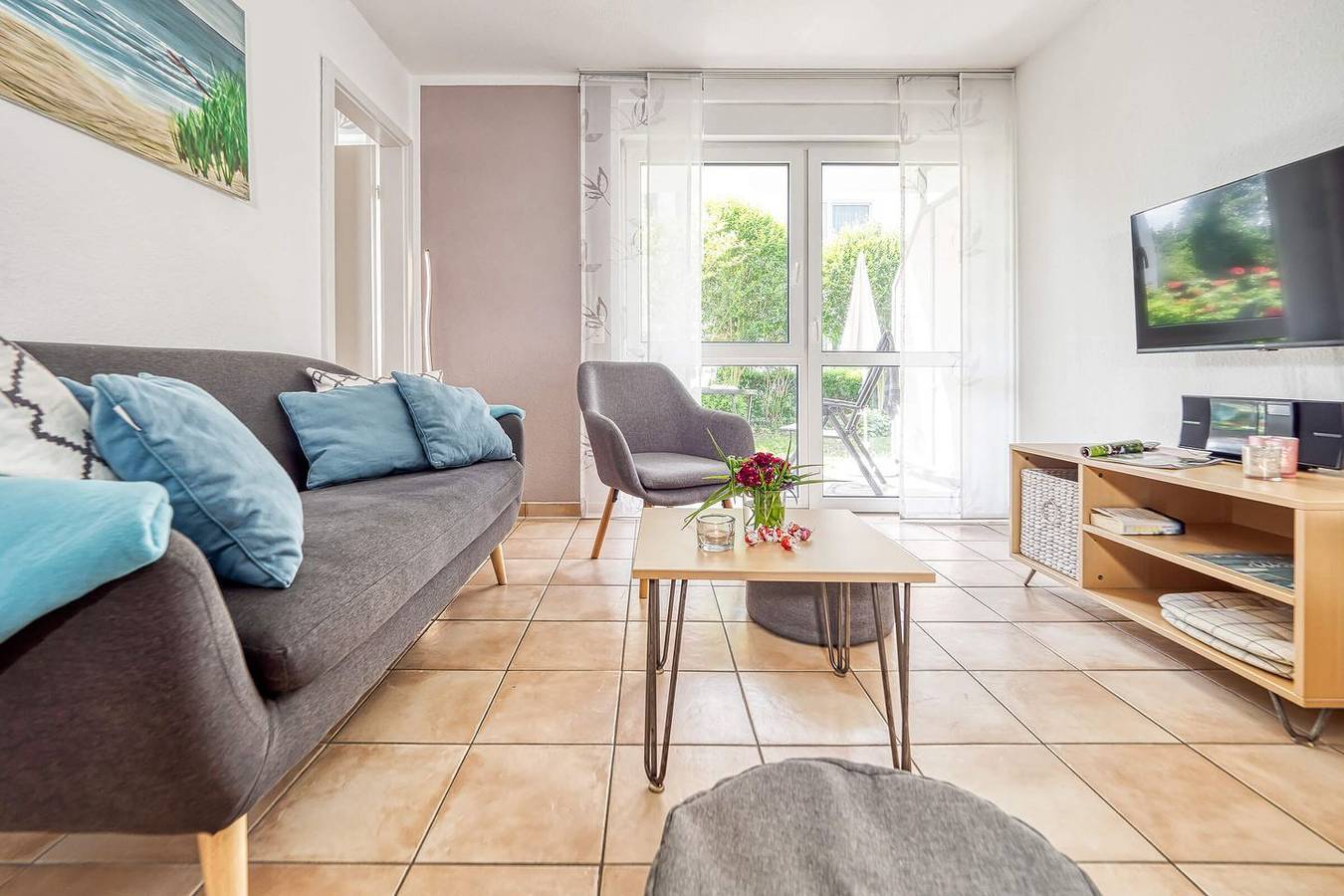 Ganze Wohnung, Helle, komfortabel ausgestattete Wohnung direkt an Deich und Strand! in Ostseebad Zingst, Zingst
