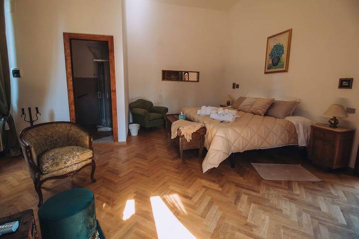 Historic Baron's Estate in Amazing Abruzzo! Family-friendly. Pet-friendly. in Torre de' Passeri, Gran Sasso