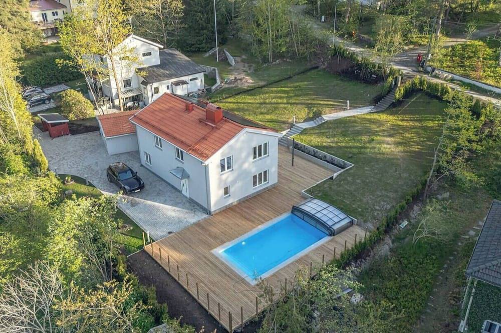 Luxury villa in Täby with large pool in Täby kommun, Schwedische Ostsee