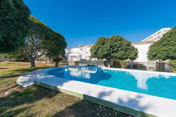 Entire apartment, Ropit - Apartment with shared pool in Port d'alcúdia. Free Wifi in Alcúdia, Coast of Mallorca