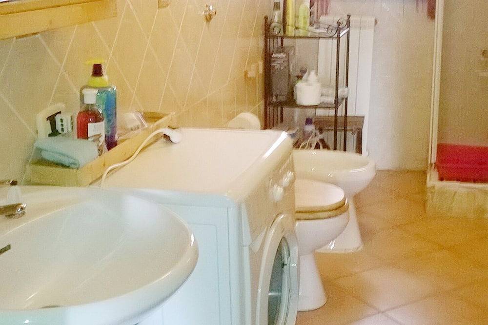 Entire apartment, Apartment \"B\" in cottage with garden, parking and Wi-Fi in Ercolano, Vesuvio National Park