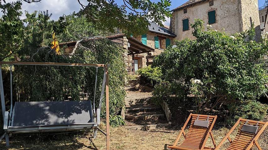 Gîte pour 22 personnes, avec terrasse ainsi que jardin et vue sur le lac à Les Angles - 2