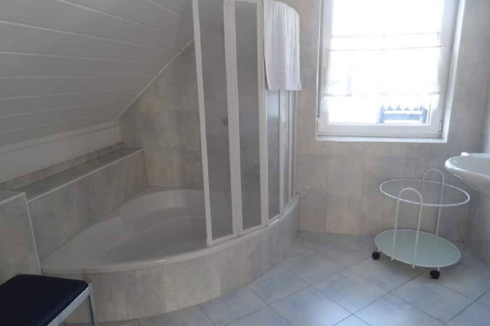 Ganze Wohnung, Ferienwohnung mit sonniger Terrasse in Altmünster, Bezirk Gmunden