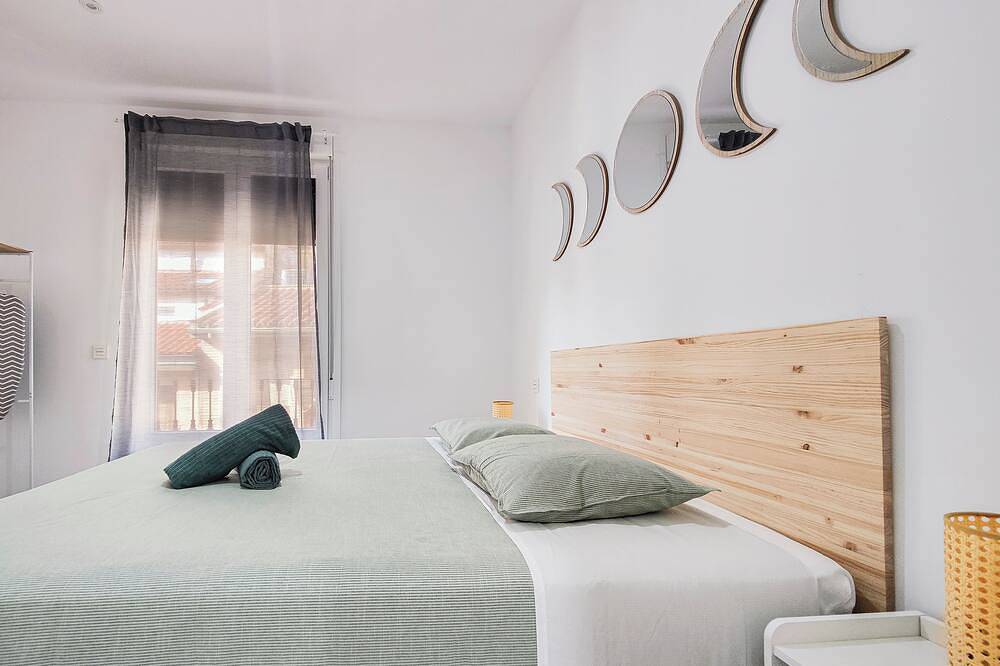 Entire apartment, The Charm of Casco Ii by Alogest in Saragossa, Saragossa Province