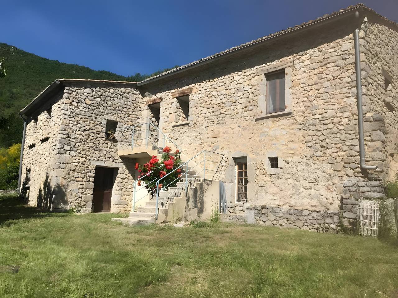 Évasion d’exception en Drôme Provençale avec vue panoramique in La Motte-Chalancon, Région de Die