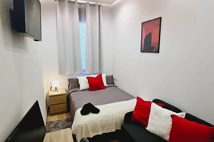 Entire apartment, Large Apartment, Ideal for Groups, Very Close to Barcelona and the Beach in Badalona, Barcelonès