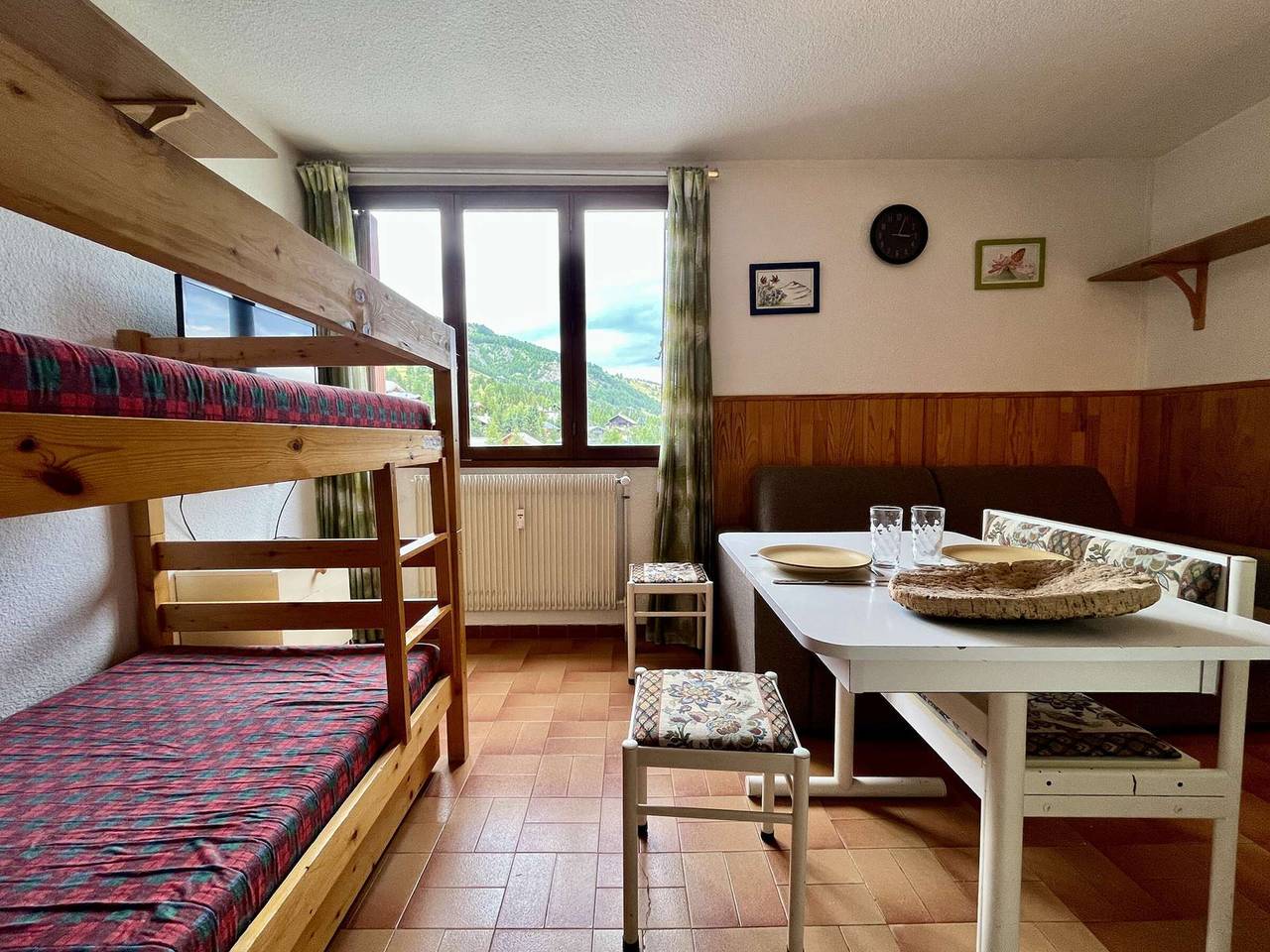 Appartement entier, Studio cosy à Vars, 2 couchages, proche pistes in Vars, Région de Briançon