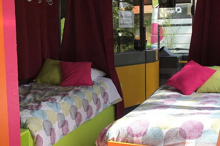 Unusual 4-person accommodation with swimming pool in Roanne, Región de Roanne