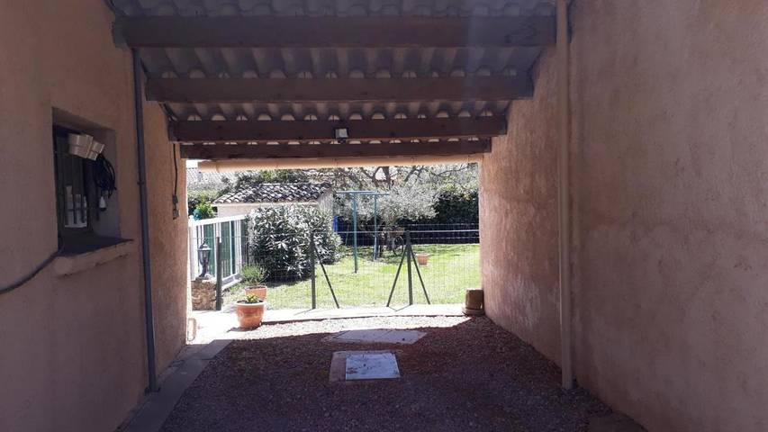 Location de vacances pour 3 personnes, avec jardin et piscine à Carnoules - 2