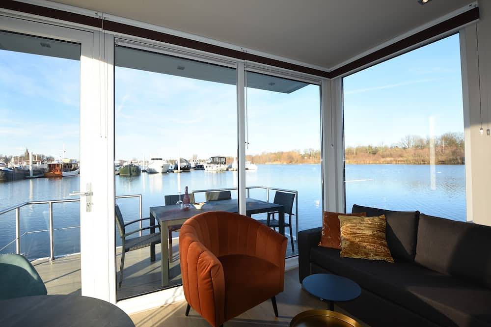 Luxury houseboat with panoramic view. Beautiful location and close to the city of Maastricht. in Maastricht, Limburgo (Países Bajos)