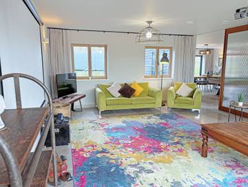 Vacation Rental for 12 Guests in Bulmer, Essex, Picture 4