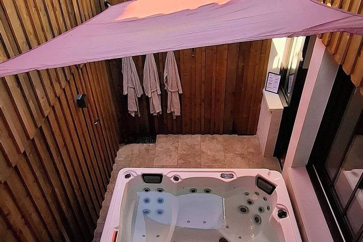 Location de vacances pour 6 personnes, avec terrasse et jardin à Branne