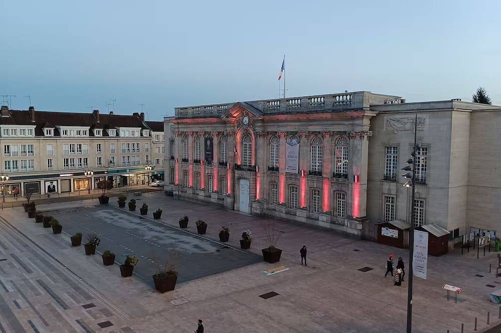 Apartamento entero, Cosy T2 apartment Hyper Centre Place Jeanne Hachette Near Airport And Sncf Station in Beauvais, Río Oise