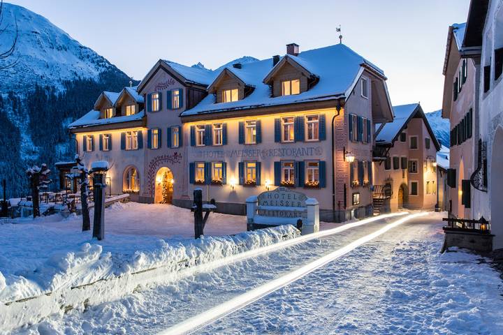 Meisser Hotel - Doppelzimmer mit Bergblick Bad oder Dusche in Guarda Staziun, Guarda