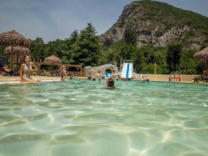 Camping des Grottes - Chalet 2 personnes - Tonga in Alliat, Parc naturel régional des Pyrénées ariégeoises