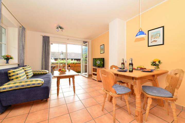Ferienwohnung für 3 Personen, mit Terrasse und Garten sowie Ausblick in Schöllang