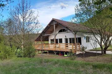 Maison de campagne pour 6 personnes, avec jardin et terrasse à Doucier