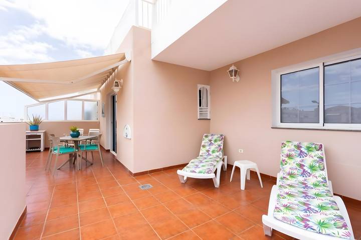 Hel lejlighed, Apartment 'Ático San Juan Teide View By Sydney' with sea view, private terrace and Wi-Fi in Playa de San Juan, Guía de Isora