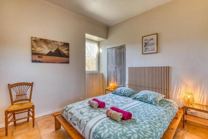 Location de vacances pour 23 personnes, avec piscine et vue sur le lac ainsi que vue et jardin, adapté aux familles à Causse-de-la-Selle - 2